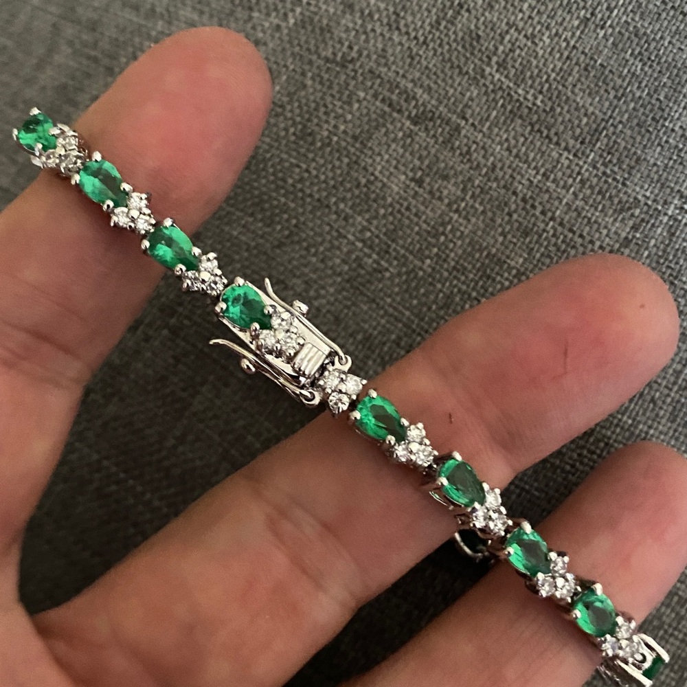 Estate Green and White Stone Tennis Bracelet - Picture 5 of 9